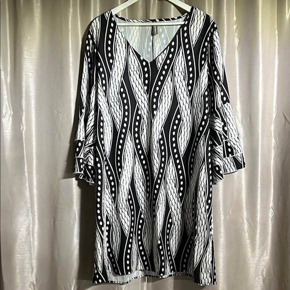 Black and White Sheath Dress with Dolman Sleeves - Picture 1 of 5